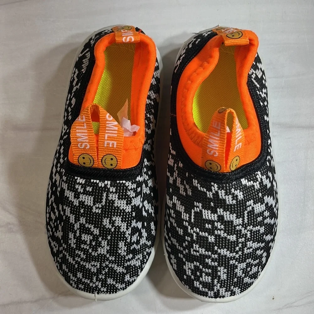 Unbranded Toddler Sneaker Black/White sz 9 - Picture 5 of 6